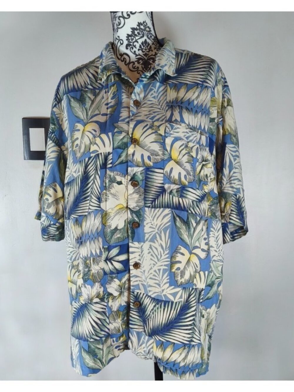 Tommy Bahama Silk Hawaiian Shirt XL Men Blue Tropical Floral Camp